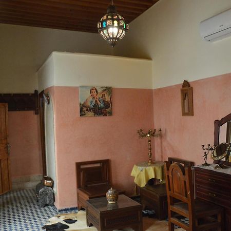 Riad Oumkaltoum פס מראה חיצוני תמונה