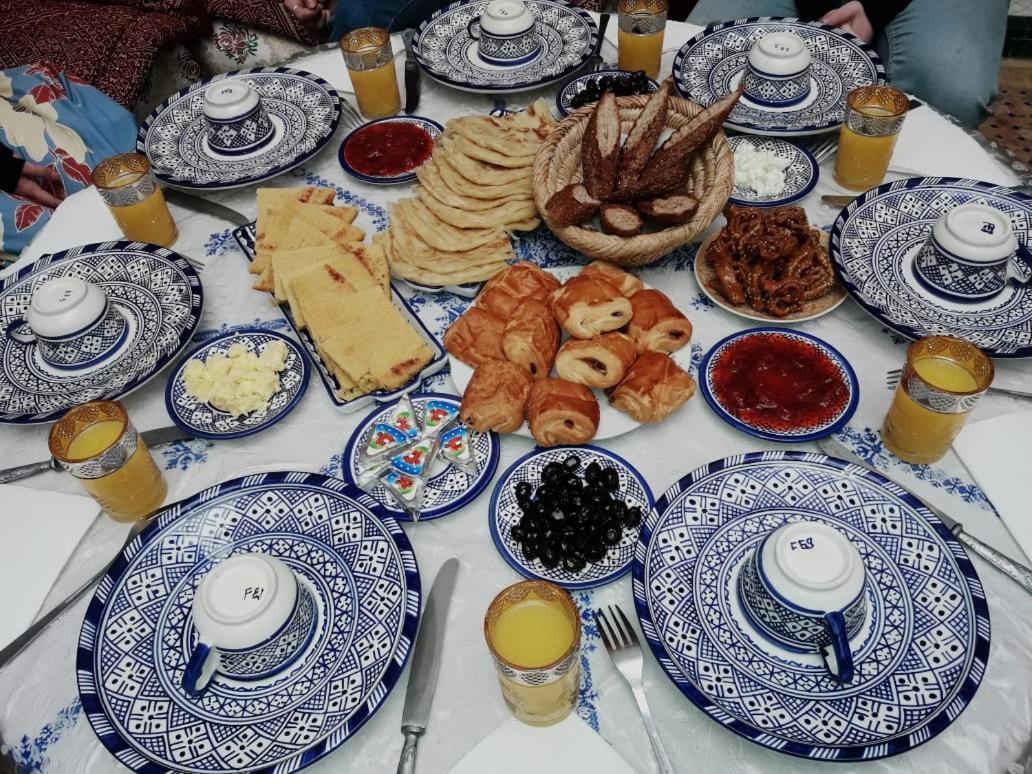 Riad Oumkaltoum פס מראה חיצוני תמונה