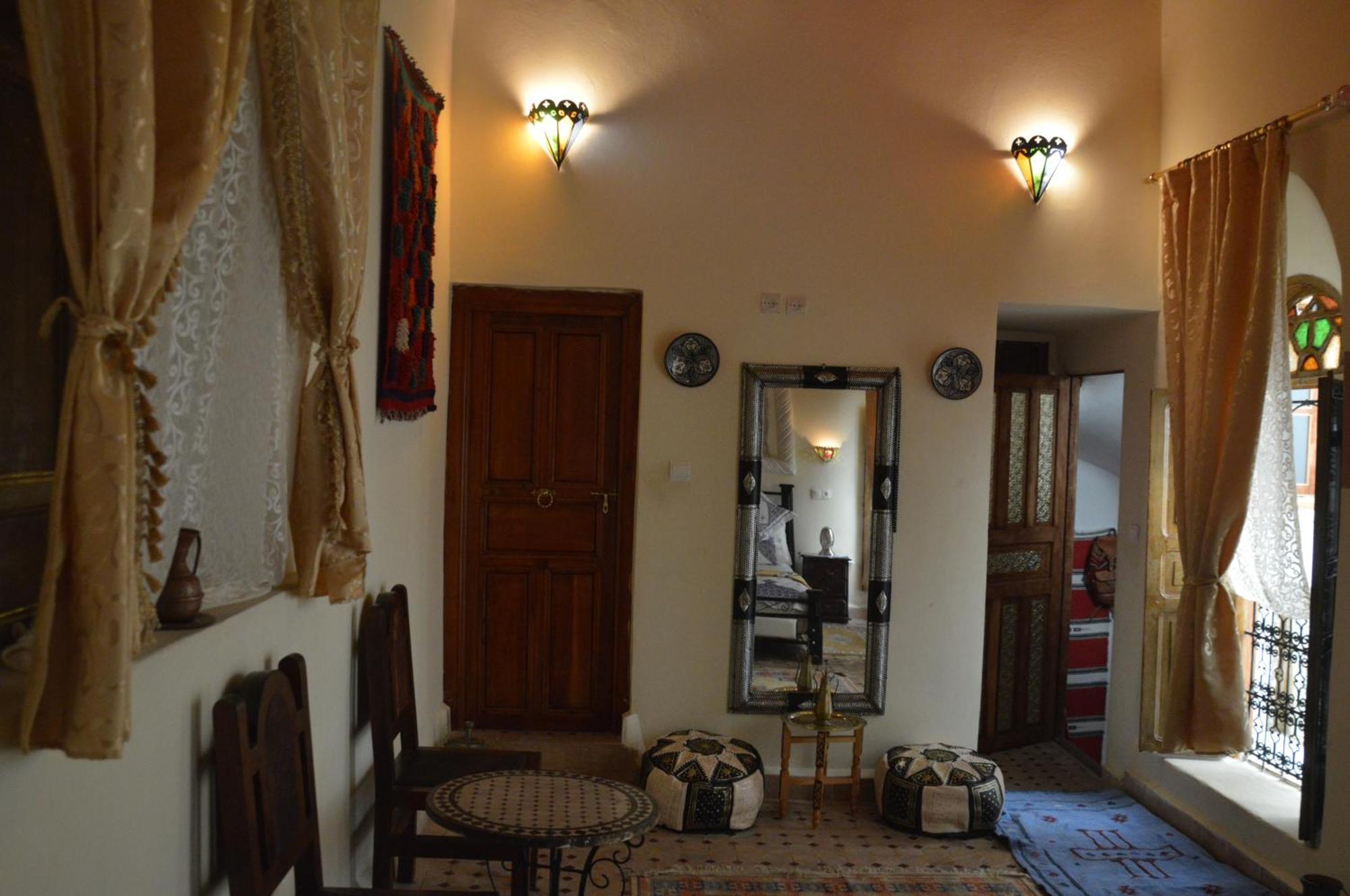 Riad Oumkaltoum פס מראה חיצוני תמונה