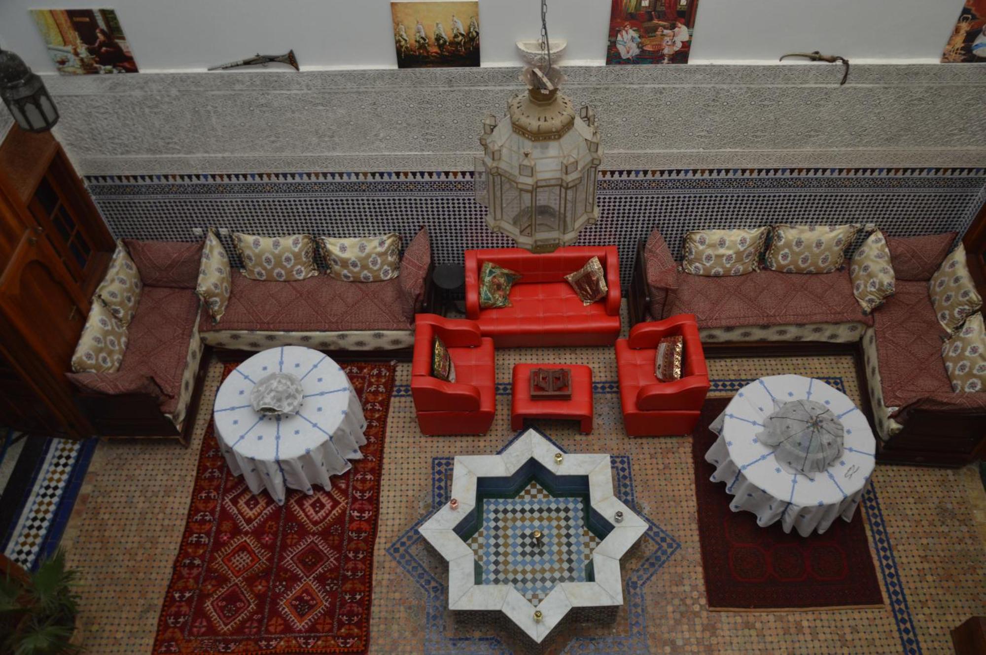 Riad Oumkaltoum פס מראה חיצוני תמונה