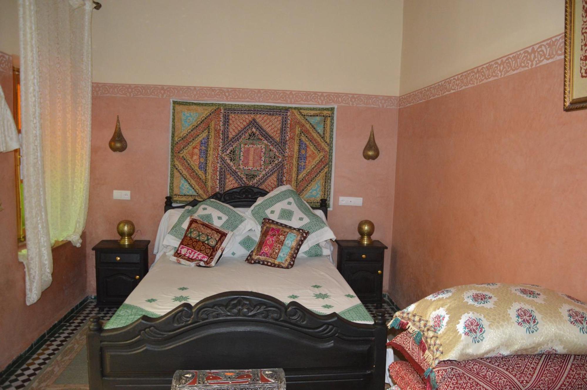 Riad Oumkaltoum פס מראה חיצוני תמונה