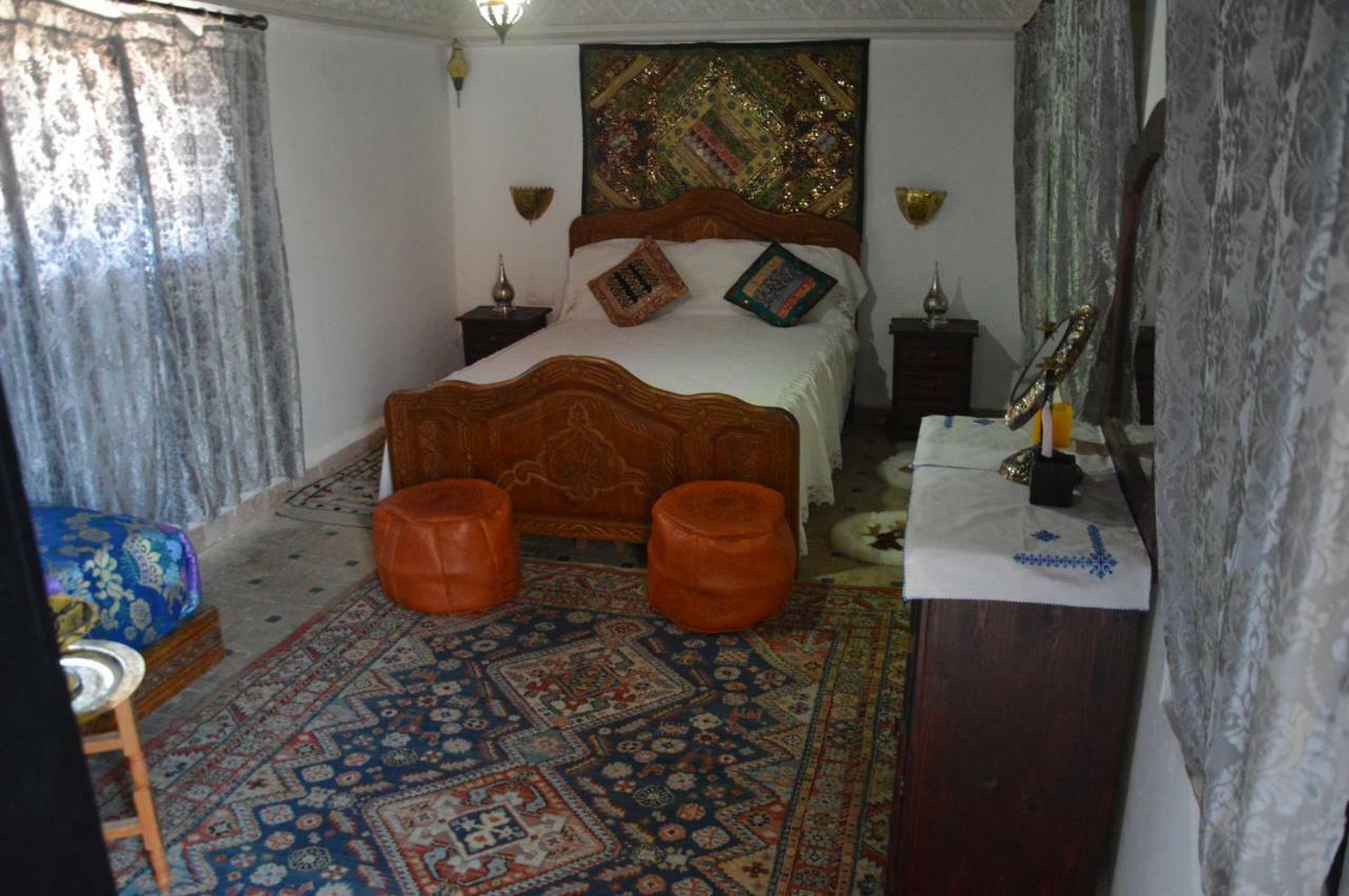 Riad Oumkaltoum פס מראה חיצוני תמונה