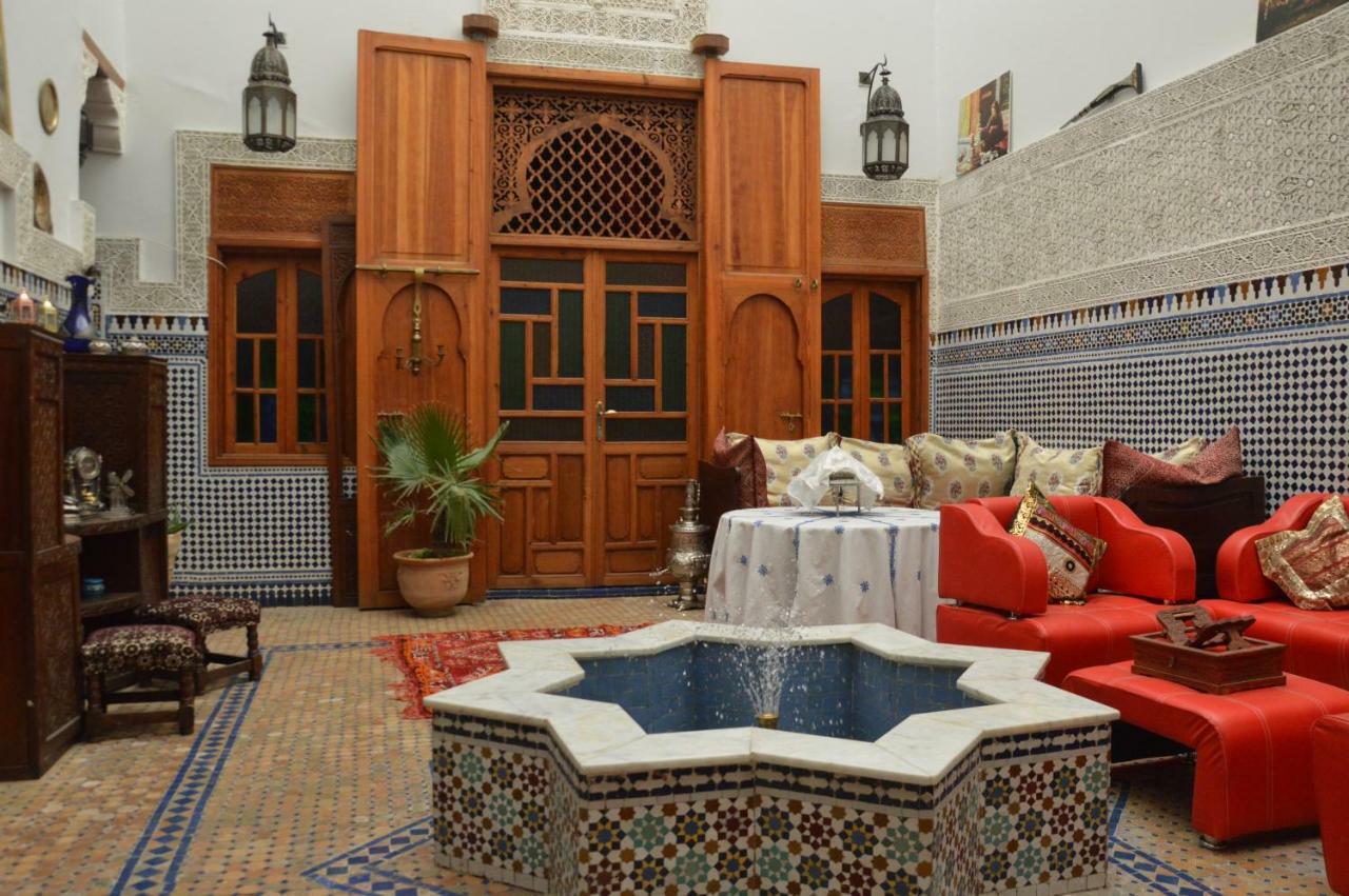 Riad Oumkaltoum פס מראה חיצוני תמונה