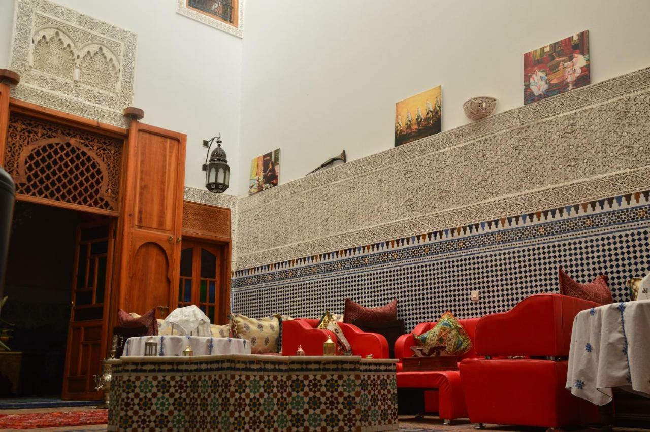Riad Oumkaltoum פס מראה חיצוני תמונה